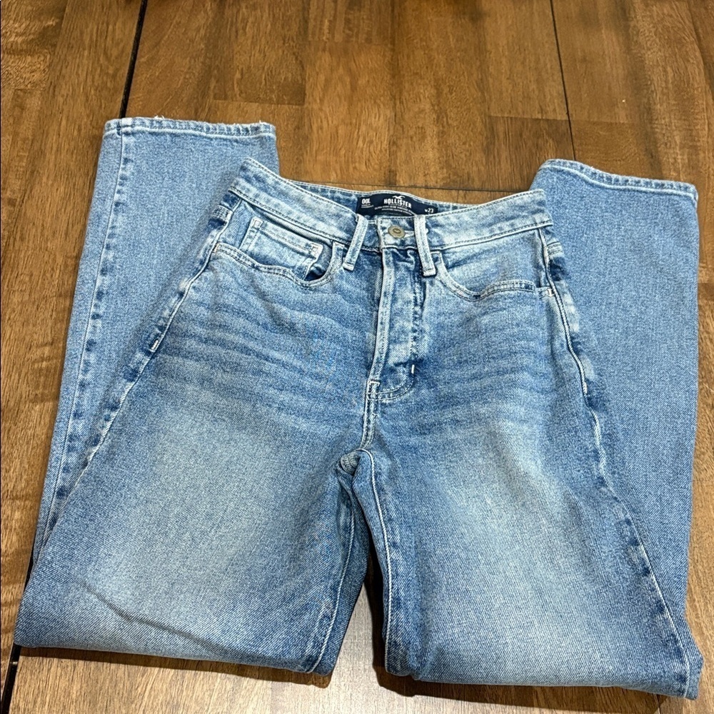 Hollister ultra high-rise vintage straight jeans size 00L